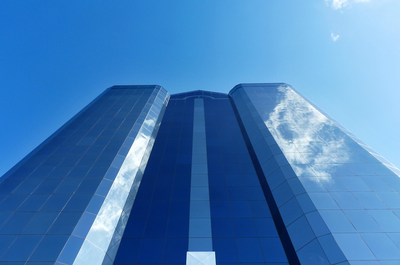 erfahren sie alles über die immobilienbewertung, von den methoden und verfahren bis hin zu den wichtigsten faktoren, die den wert ihrer immobilie beeinflussen. entdecken sie, wie experten den markt analysieren, um präzise bewertungen zu erstellen.