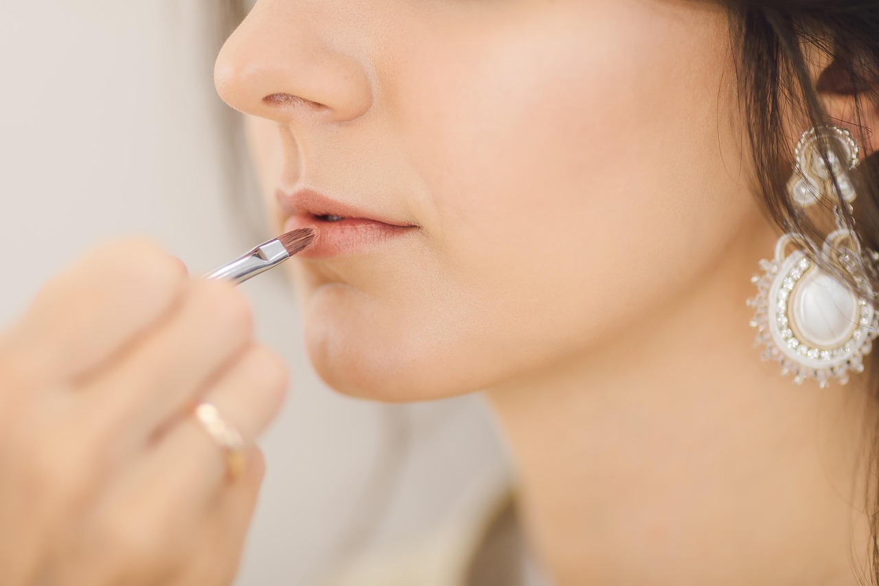 entdecken sie die neuesten makeup-trends 2024: innovative looks, angesagte farben und tipps für ein strahlendes erscheinungsbild in der neuen saison.