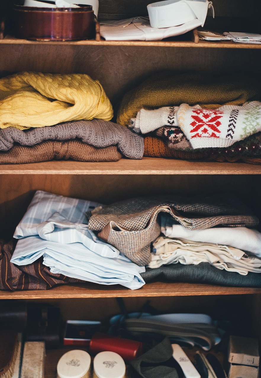 entdecken sie die garderoben-basics: zeitlose und vielseitige kleidungsstücke, die in keinem kleiderschrank fehlen dürfen.
